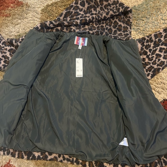 Urban Outfitters Leopard Sherpa Zip Up Jacket - Picture 10 of 11